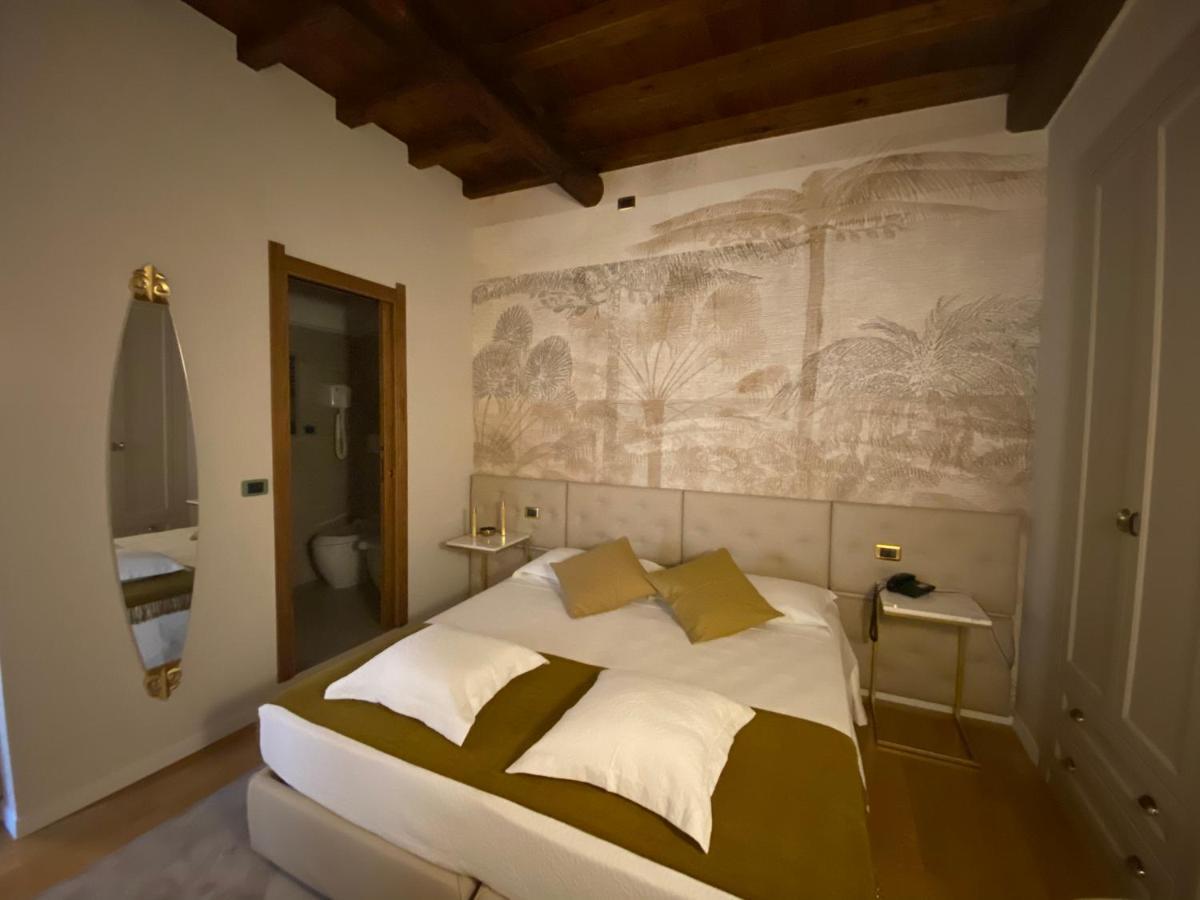 Condotti Rooms Рим Екстериор снимка