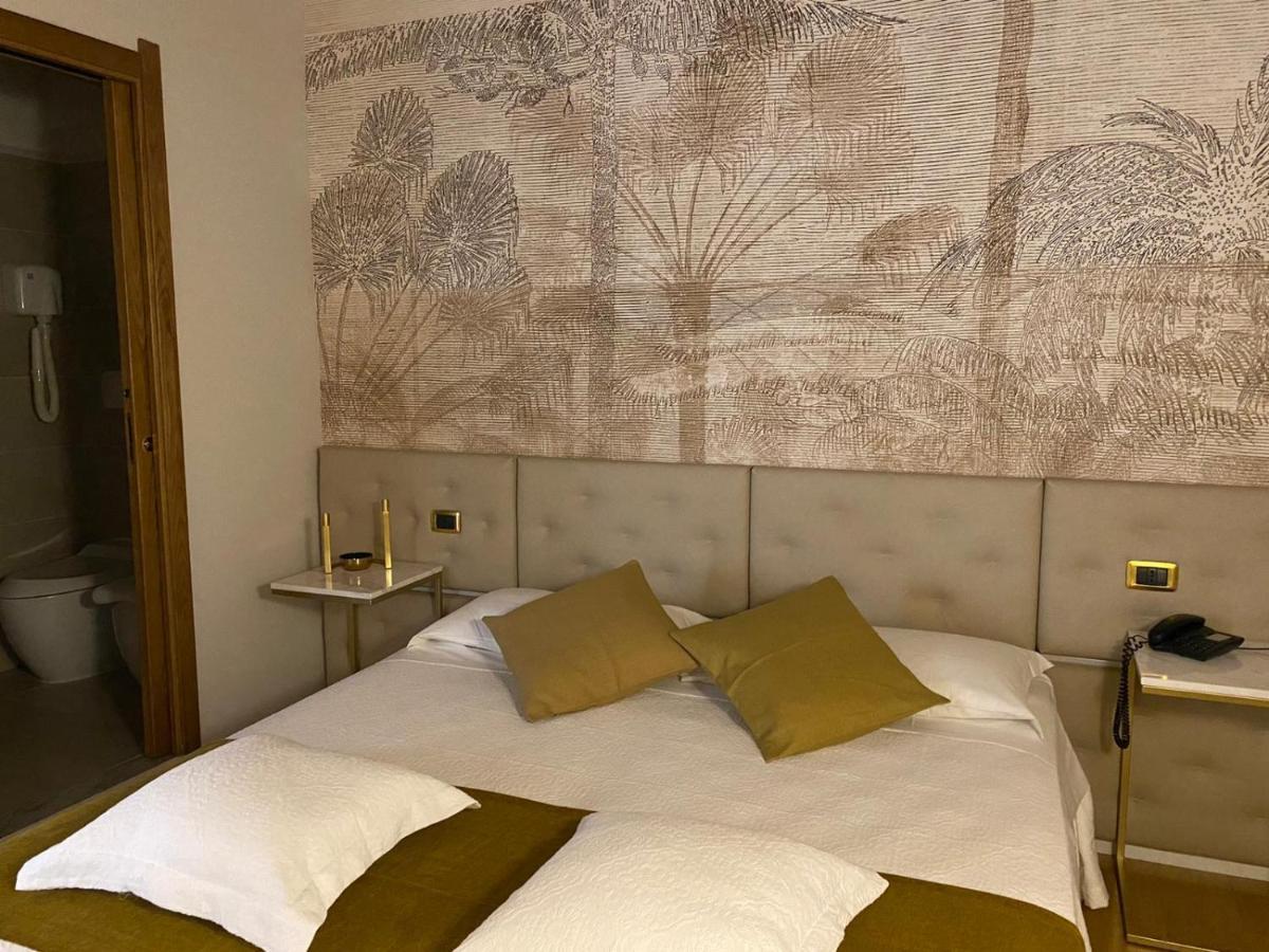 Condotti Rooms Рим Екстериор снимка